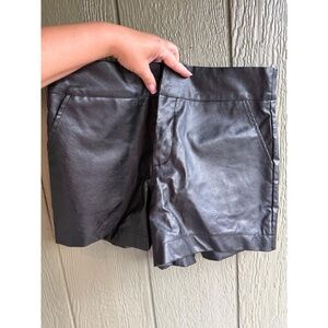 NWT Glam Womens Size Large Black Faux Leather Shorts Back Pockets Zipper